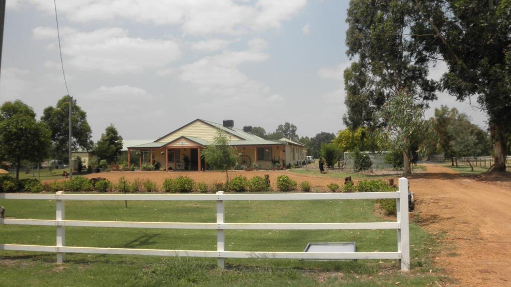 Enderslie House Bed & Breakfast Muchea Exterior photo